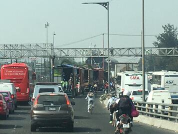 Peregrinos llenan autopista México-Puebla para ir a la Basílica de Guadalupe