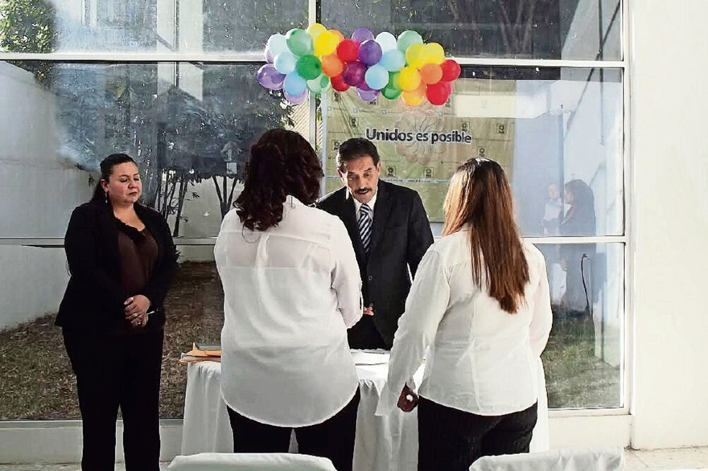 La diputada federal Érika Arroyo (PRI) consideró violatorio que las personas del mismo sexo tengan que tramitar amparos para casarse (ARCHIVO EL UNIVERSAL)