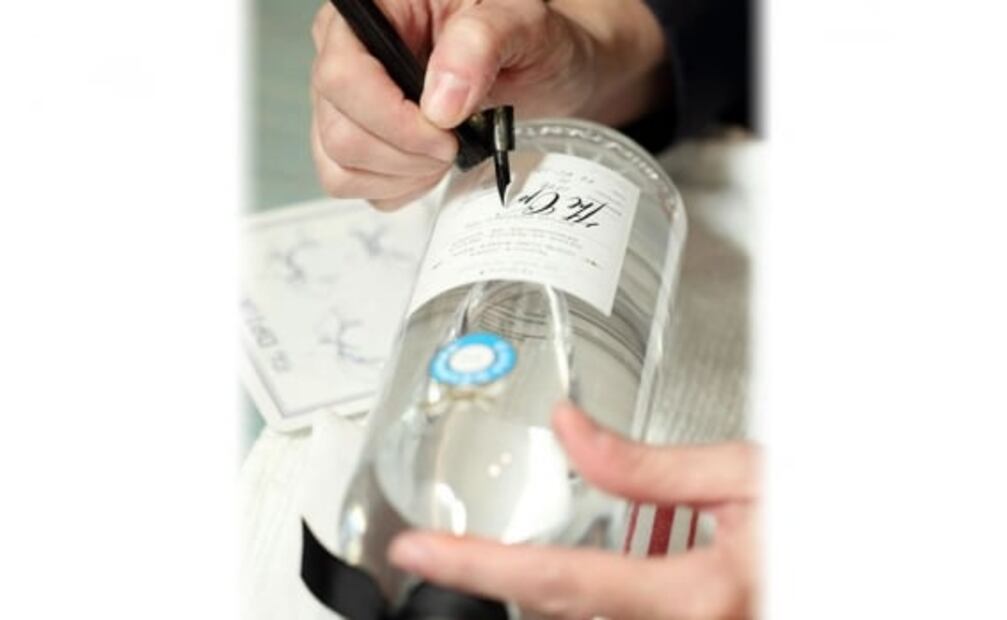 Tequila Casa Dragones Joven: el tequila que podrás personalizar y obsequiar esta navidad 