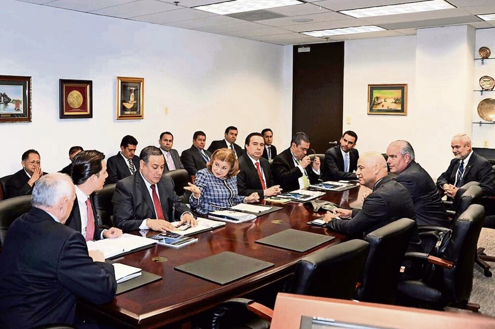 Arely Gómez, titular de la Procuraduría General de la República, se reunió ayer en Washington con integrantes de la DEA y el FBI (ESPECIAL)