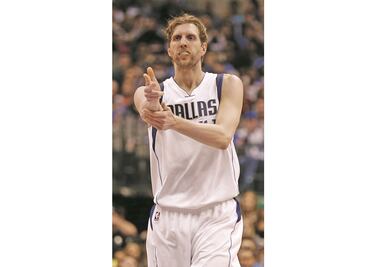 Nowitzki pone cerca a Dallas