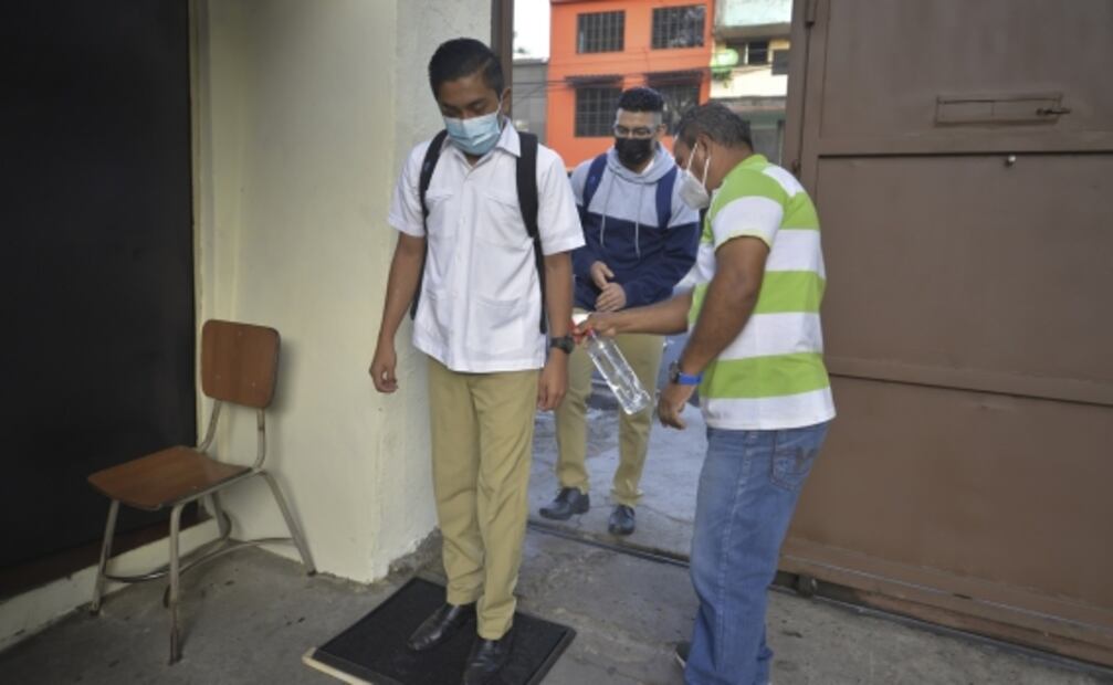 Así fue el regreso a clases presenciales en El Salvador ante la pandemia 