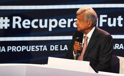 Alaba AMLO a Ricardo Salinas Pliego, dueño de Tv Azteca