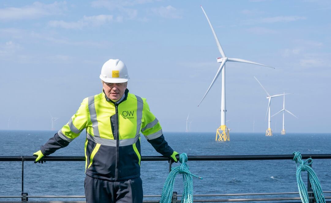 Johnson hizo las declaraciones desde un campo de energía eólica en Moray Firth. Foto: AP