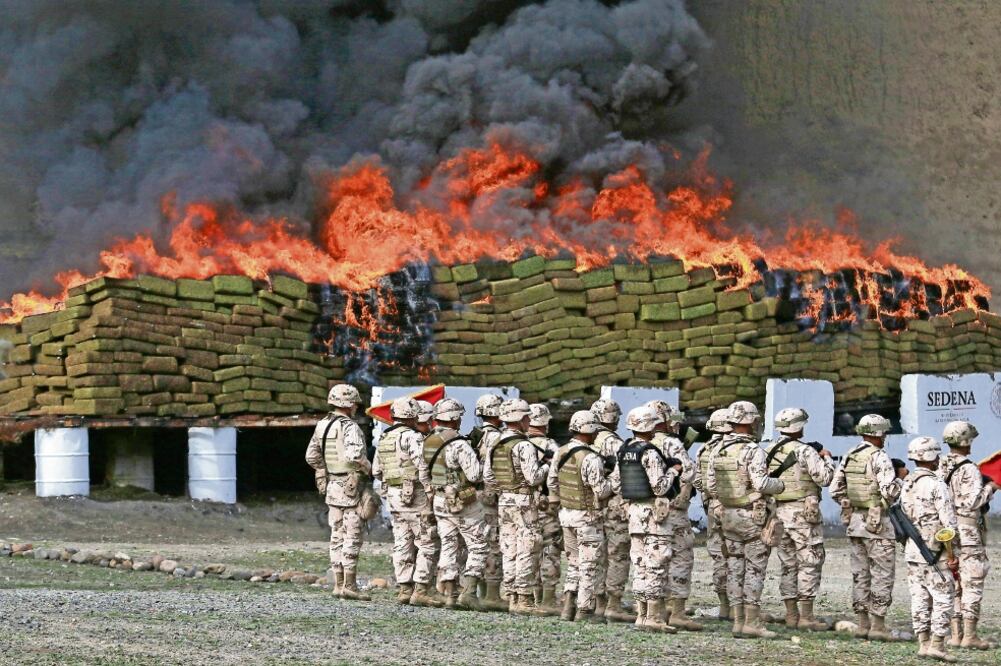 En el actual sexenio disminuyeron los decomisos de droga, especialmente los de marihuana. Expertos lo atribuyen a efectos de mercado y al cambio en la estrategia de las Fuerzas Armadas. Foto: ARCHIVO. EL UNIVERSAL