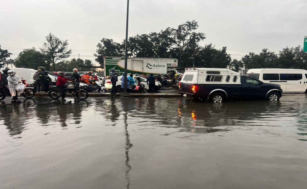 Lluvias provocaron encharcamientos que afectan, principalmente, a vehículos y transportes públicos, en Ciudad de México. Foto: Especial