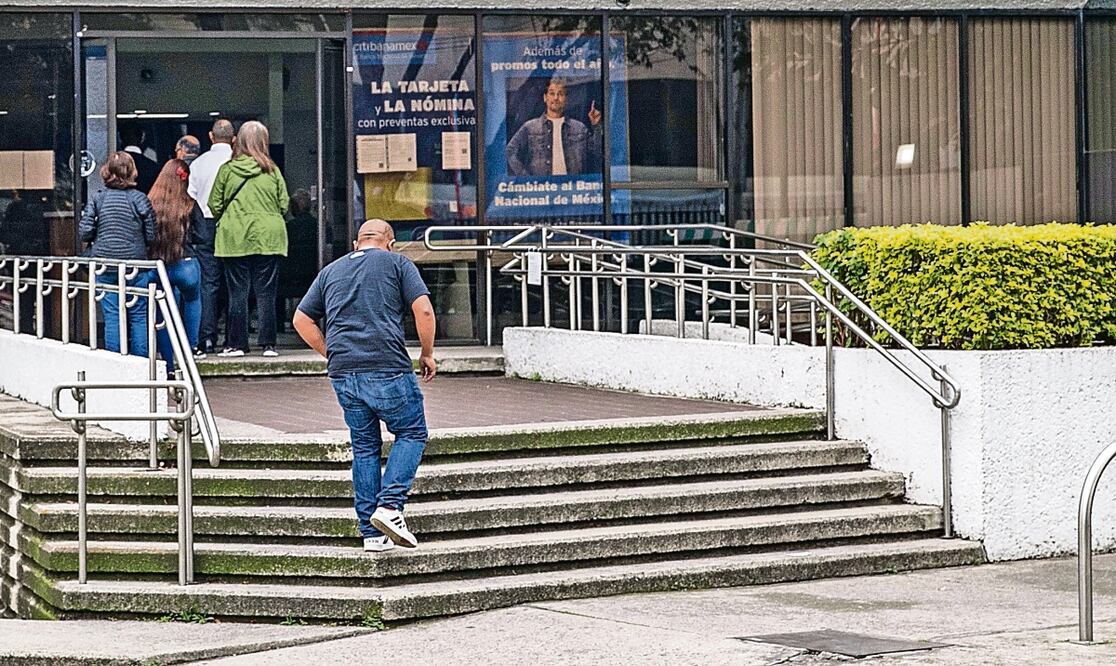 Cajeros automáticos inadecuados, así como falta de herramientas de apoyo en lengua de señas mexicana, son algunas de las fallas que detectó el estudio.