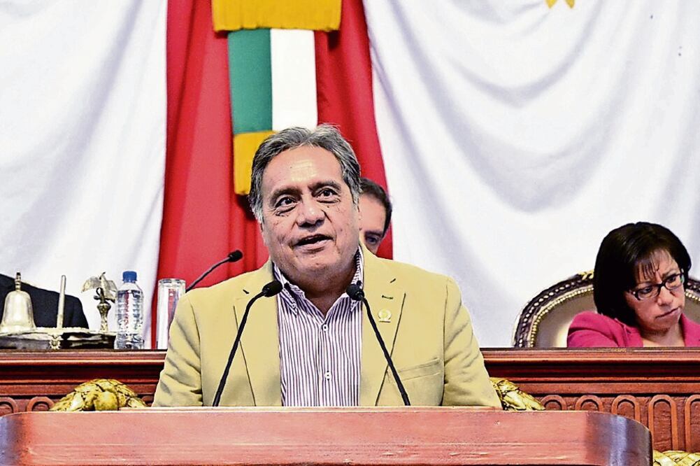 Roban cartera a diputado