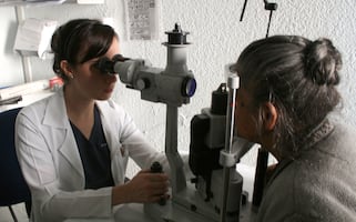 ¿Por qué el calor aumenta el riesgo de cataratas?; esto dice la UNAM