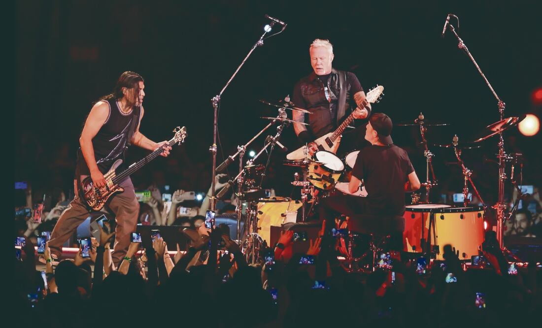 Hetfieldt volvió para liderar a la banda.
La plataforma integra equipo de sonido y pantallas cilíndricas. Foto: de Carlos Mejía. El Universal