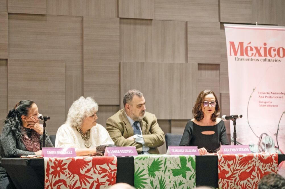 Ana Paula Gerard aseguró que la escritura de su libro le dio la oportunidad de reencontrarse con su patria. Foto: GERMÁN ESPINOSA. EL UNIVERSAL