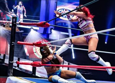 La Jarochita doblega a Reina Isis en la Arena México y quiere su máscara