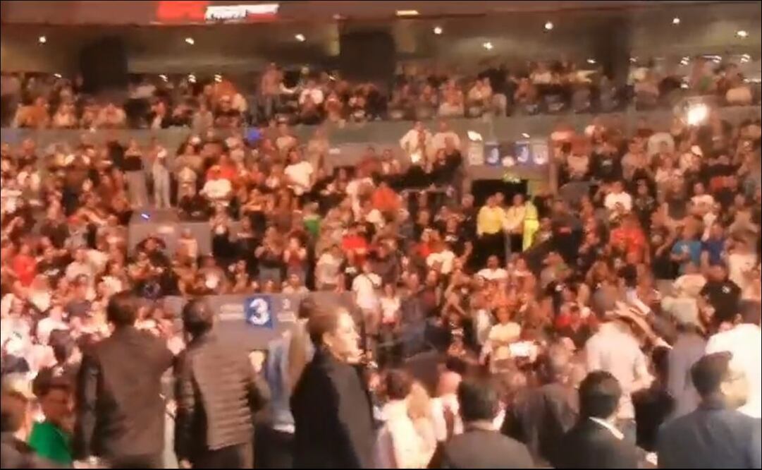 Pelea en las gradas de la UFC en México / Foto: Especiales