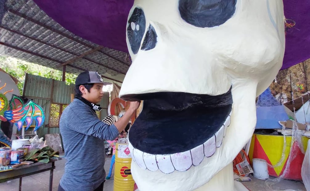 En Popocatla, incluso los residuos de papel recolectados en escuelas y oficinas locales encuentran una segunda vida como parte de una catrina o una calavera risueña.
Foto: Justino Miranda