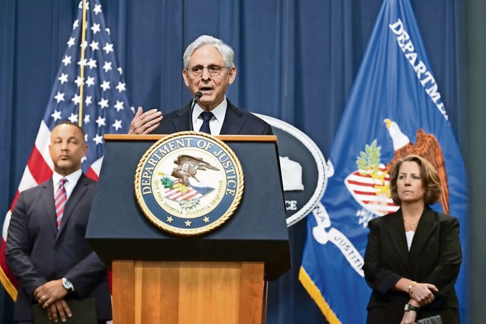 El fiscal general, Merrick Garland, en una conferencia de prensa, al anunciar arrestos e interrupciones en la cadena de suministros de productos químicos precursores de fentanilo el 23 de junio pasado, en Washington. Foto: AP