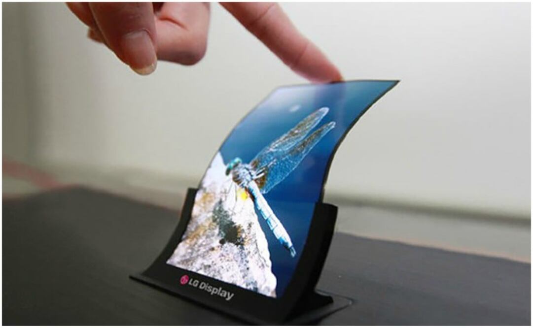 Esta nueva pantalla de plata además no refleja la luz circundante, lo que significa que evita los molestos reflejos que vemos estamos en exteriores en nuestro smartphone