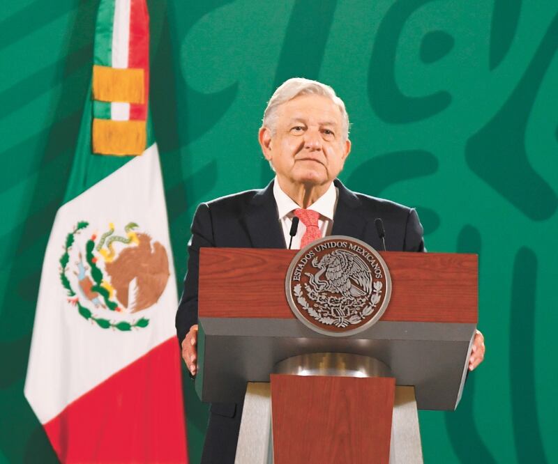 El Presidente también celebró que Morena podría ganar 11 de 15 gubernaturas en juego. Foto: ARMANDO MARTÍNEZ. EL UNIVERSAL  