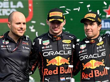 Verstappen dejaría de ser compañero de Checo Pérez para irse con Fernando Alonso