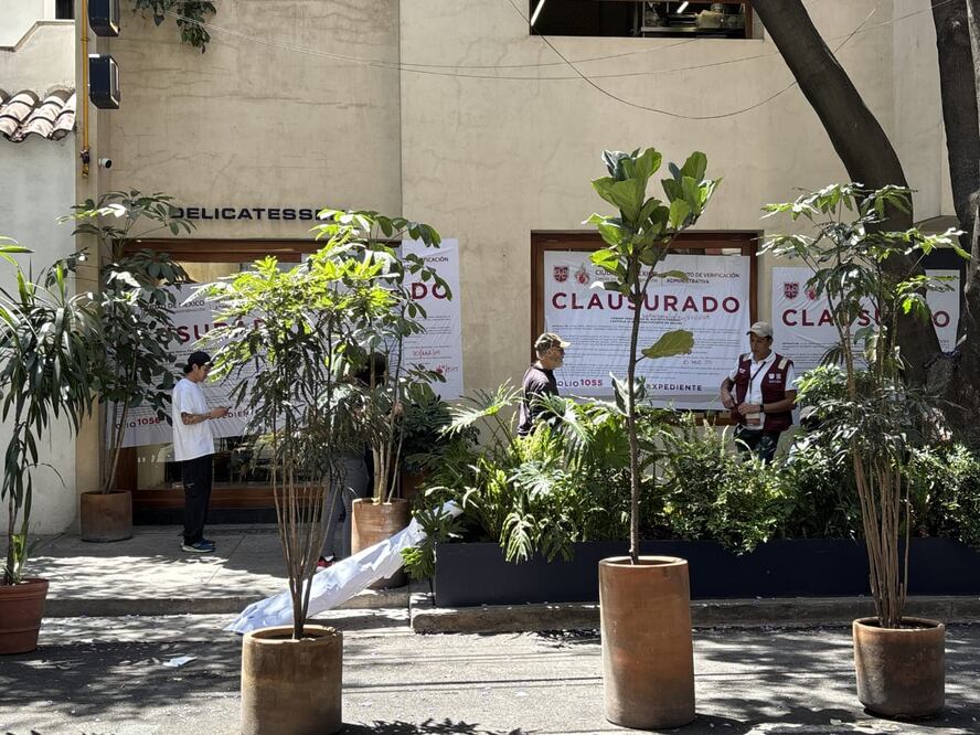 Verificadores del Instituto de Verificación Administrativa (INVEA) clausuraron el restaurante Mendl Delicatessen en la colonia Condesa, pese a que tienen sus documentos en regla, aseguran abogados. (Foto: especial)