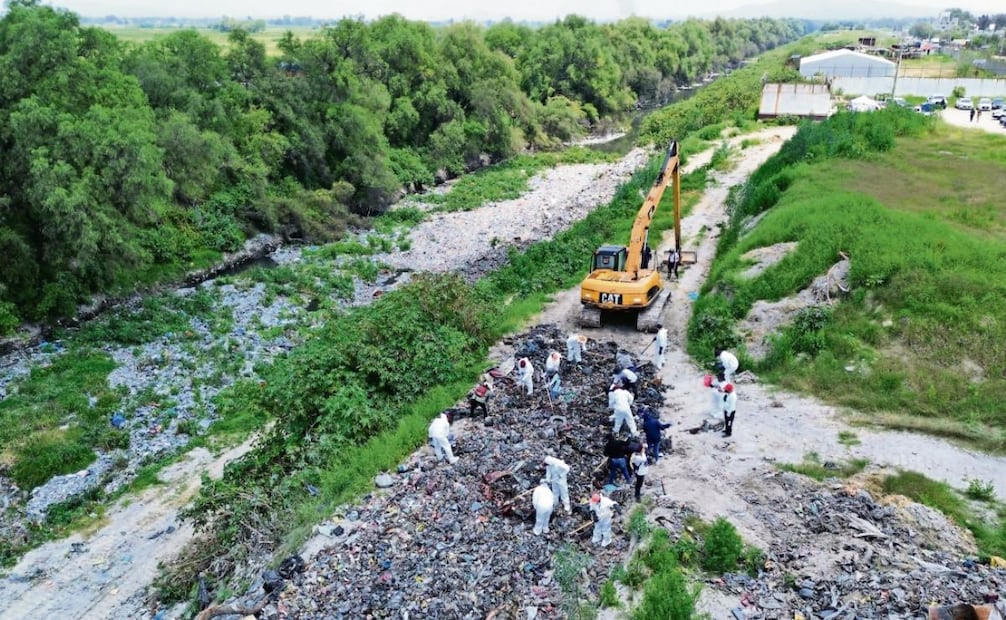 Buscan a sus hijos en la basura