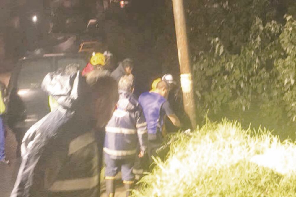 Trabajo. Bomberos, personal de la SSP, de Protección Civil y de la demarcación, realizaron la búsqueda. (ESPECIAL)