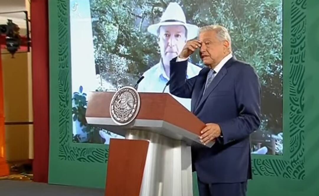 El presidente López Obrador exhibió un video de Gilberto Lozano, líder de FRENAAA, en el que menciona que busca líderes. Foto: Captura de pantalla