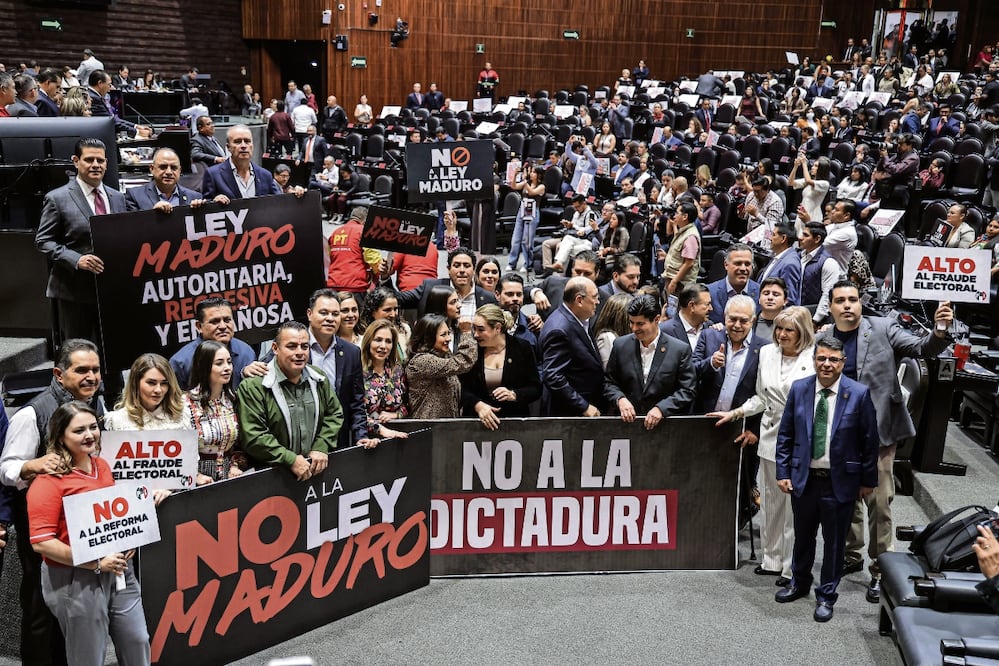 En San Lázaro hubo señalamientos de todo tipo a la propuesta presidencial: proyecto autoritario, regresivo y engañoso que pone en riesgo la democracia. Foto: Gabriel Pano/ EL UNIVERSAL
