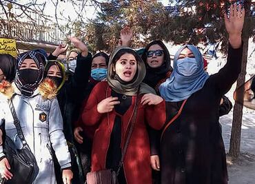 "Derechos para todos o para nadie": mujeres afganas protestan contra su veto en las universidades