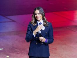 Alessandra Rojo de la Vega rinde su Primer Informe de Gobierno; pide minuto de silencio por Carlos Manzo y funcionarios asesinados