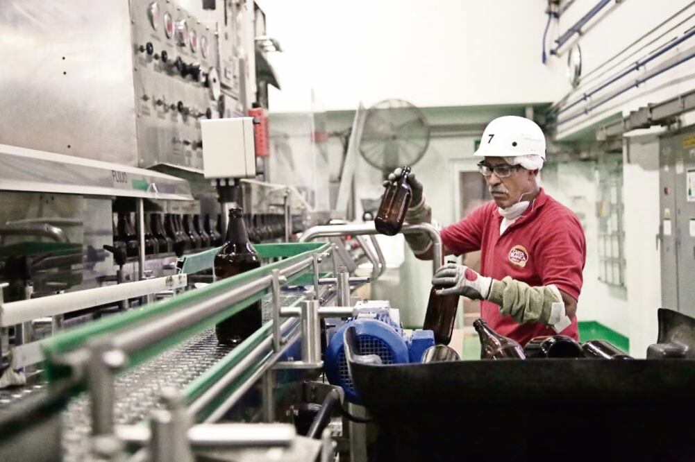 El año pasado México representó 16% del volumen de ventas de la multinacional cervecera, cuya facturación ascendió a 20 mil 511 millones de euros, con un volumen de 188.3 millones de hectolitros desplazados a escala mundial (JUAN CARLOS REYES)