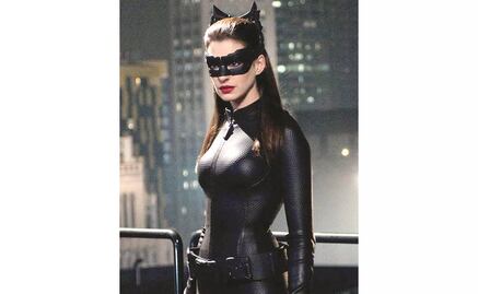 Con gusto, Anne Hathaway sería otra vez Gatúbela