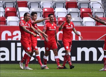 Toluca derrota al Pachuca y se aferra a la liguilla