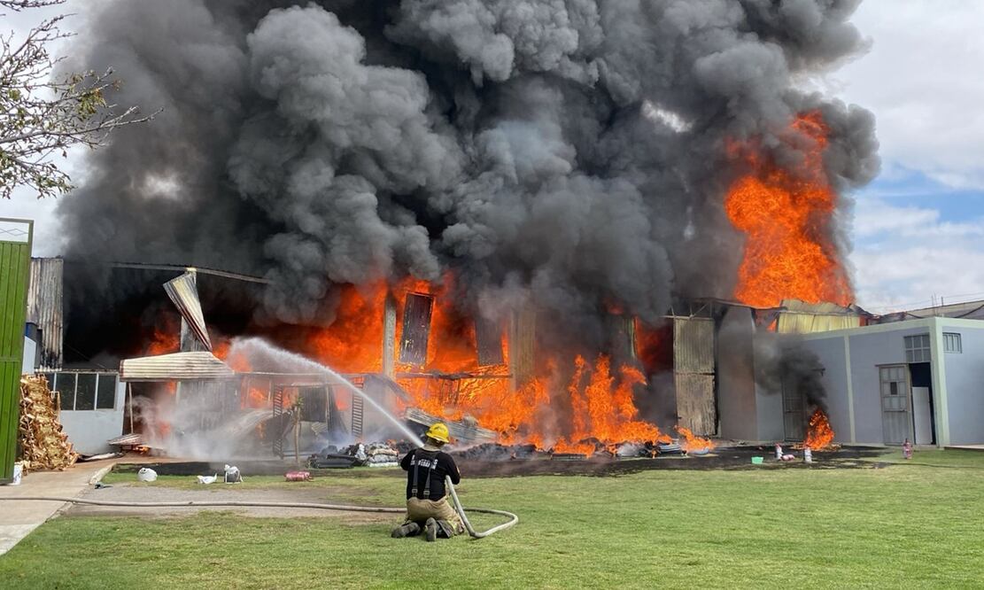 Según el reporte de Protección Civil municipal, el reporte del siniestro se recibió a las 9:30 horas en la calle prolongación Matamoros.  FOTO: Especial/ EL UNIVERSAL/