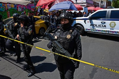 Ejecutan a padre e hijo en calles de la colonia Morelos; atacantes escapan a bordo de motocicleta