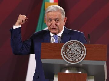 AMLO catalogó como "tira piedras" y que usaron "poca moña" los peloteros en el juego de la MLB en México; este es el significado de esos términos