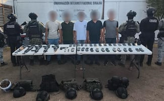Caen cinco sujetos en Culiacán a quienes les aseguran 6 armas y casi mil cartuchos; entre detenidos hay dos menores de edad
