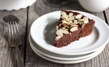 Pastel de chocolate con almendras