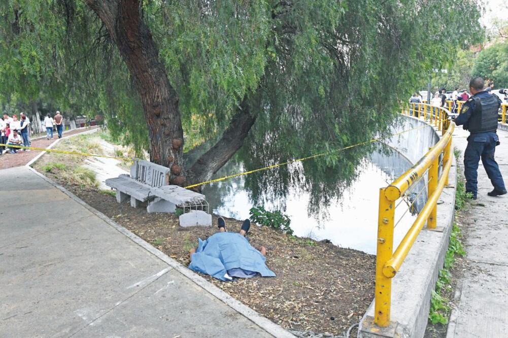 Al lugar del percance llegaron familiares de Adrián “N”, de 30 años, quienes explicaron a autoridades que el joven no sabía nadar (ALAN RODRÍGUEZ. EL UNIVERSAL)