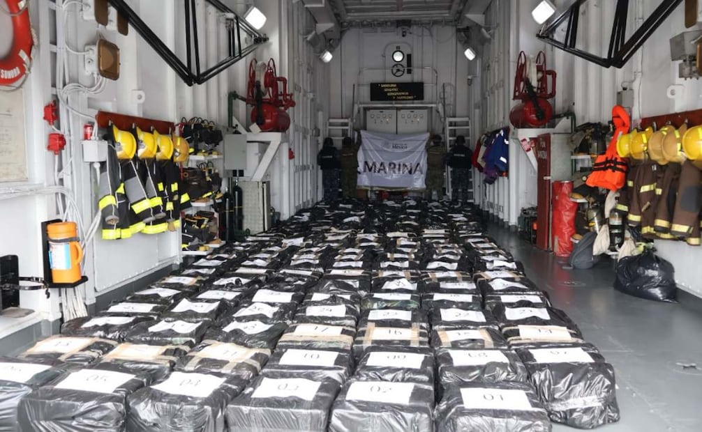 Semar en coordinación con la Guardia Costera de Estados Unidos asegura 188 bultos con toneladas de cocaína. Foto: Especial