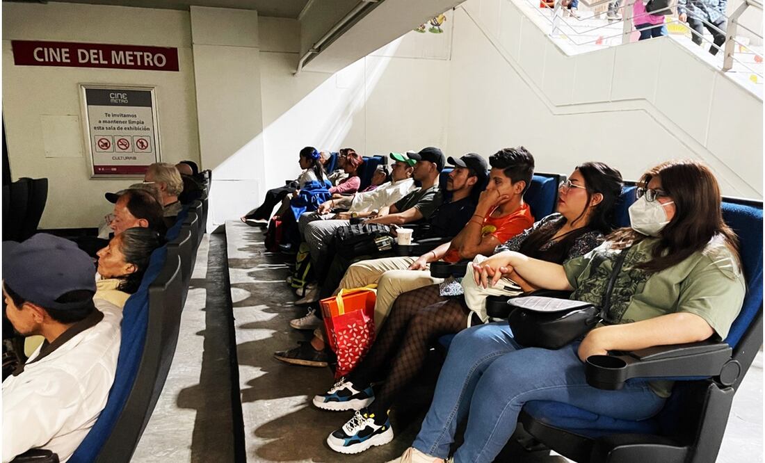 Cine gratis en el Metro de la CDMX. Foto: Especiales