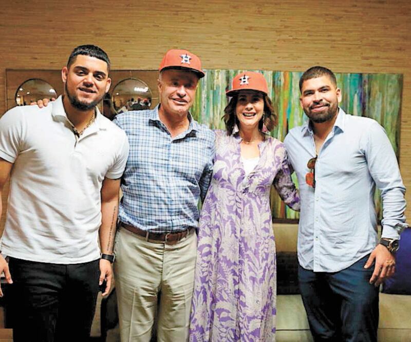 El mandatario local felicitó a Roberto Osuna Quintero y a José Luis Hernández Urquidy por su temple, valor y por la calidad de sus pitcheos.