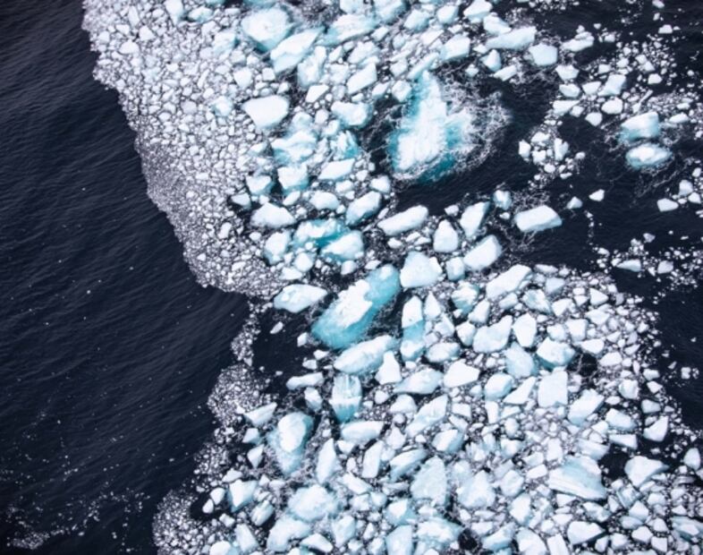 Video. Así se ve el iceberg más grande del mundo grabado desde el aire