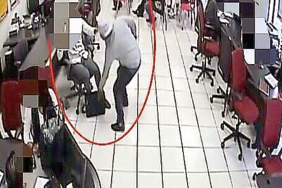 Uniformado se enfrenta a tiros con asaltantes; mata a uno