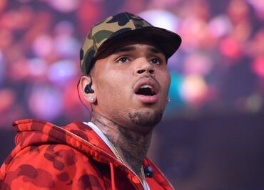 Chris Brown golpeó a fotógrafo en centro nocturno