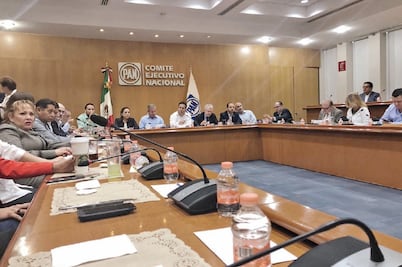 Panistas piden candados contra duplicidad de cargo