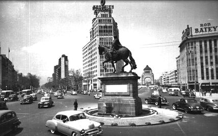 Cabalga el “Caballito” en Reforma