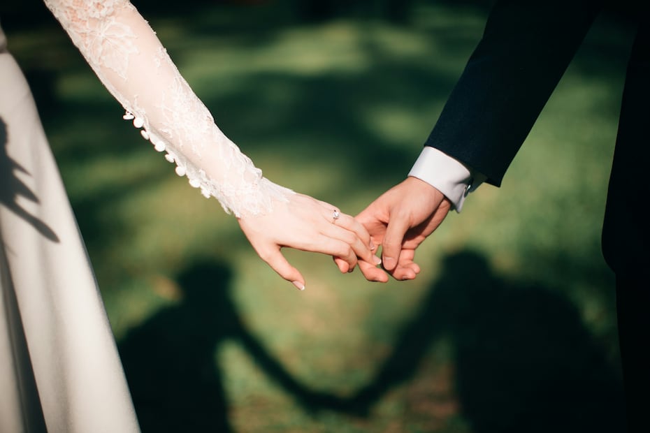 De acuerdo con estimaciones citadas por la empresa, en el país se celebran alrededor de 500 mil bodas al año, cada una de las cuales implica gastos en diversos rubros. Foto: Unsplash
