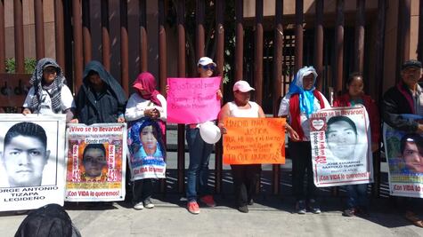 Protestan en Guerrero por los 43 normalistas y el gasolinazo