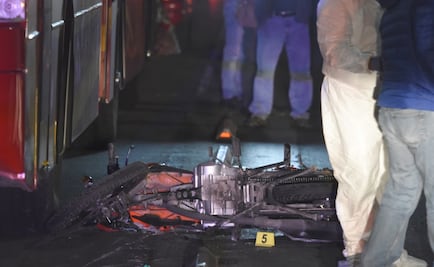 Metrobús embiste a motociclista que invadió carril y su acompañante muere