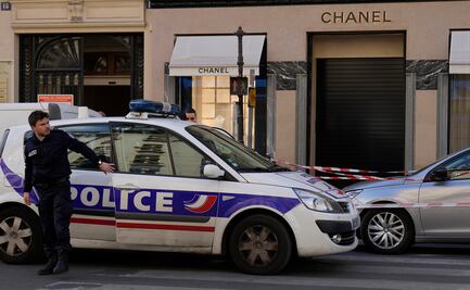 ¡De película! Captan en video robo de enmascarados a lujosa joyería en el centro de París 